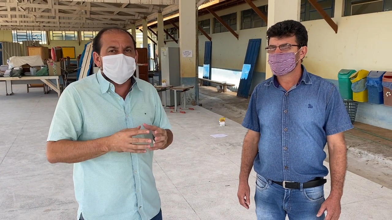 DISTRITO DE TERRA BOA: Laerte Gomes visita obras na Escola Municipal Monteiro Lobato 