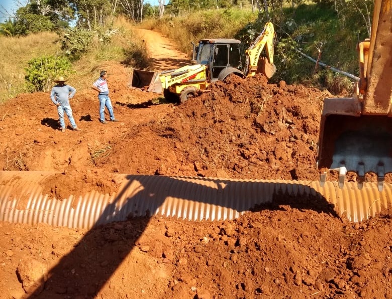 DEPUTADO ESTADUAL: Ezequiel Neiva destina tubos armcos para o município de Corumbiara