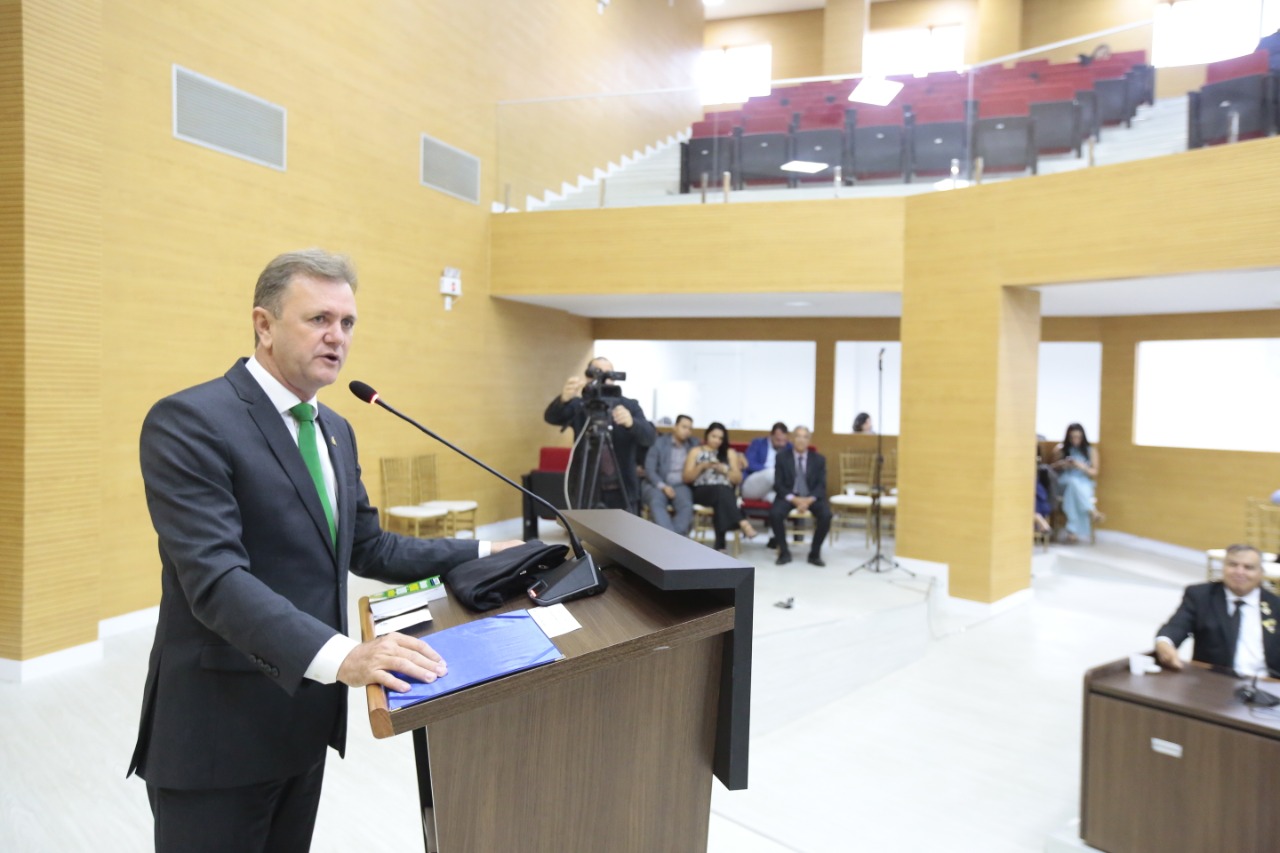 DEPUTADO ESTADUAL: Luizinho Goebel parabeniza e destaca a importância do servidor público