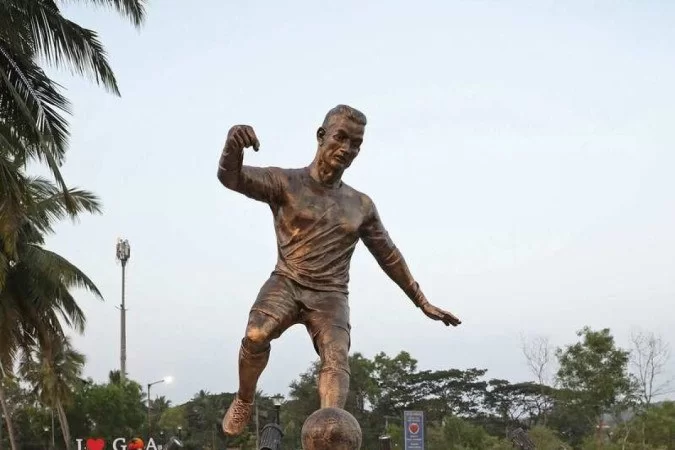 CONTRA: Estátua de Cristiano Ronaldo causa revolta na Índia