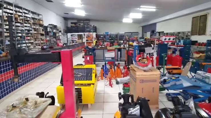 ARRASTÃO: Criminosos invadem loja de ferramentas e fazem o 'limpa'