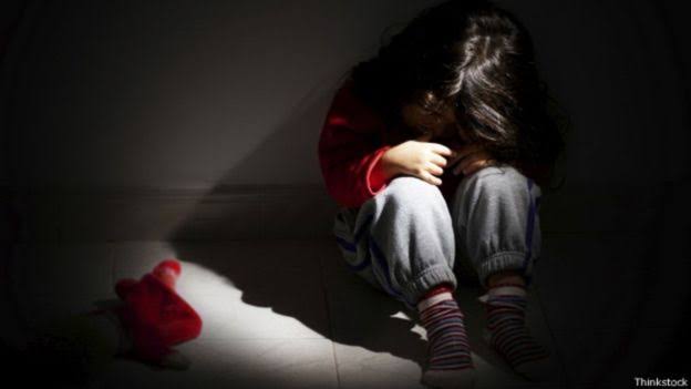 ABUSOS: Padrasto é preso por estuprar criança uma vez por semana em condomínio 