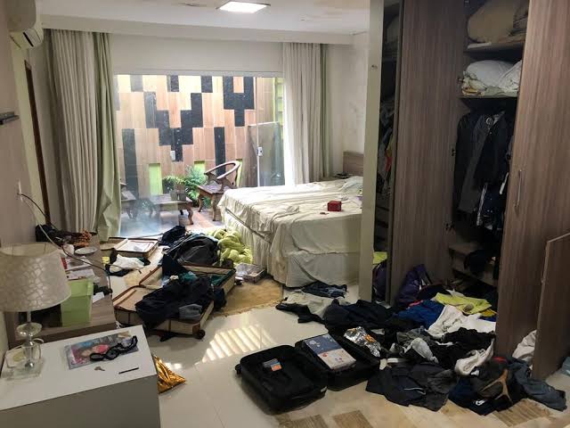 ROUBO A RESIDÊNCIA: Família é mantida amarrada enquanto bandidos fogem com S10 e vários objetos 