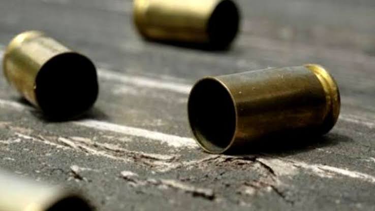 VIOLÊNCIA: Jovem é alvo de atentado a bala em quadra de esportes 