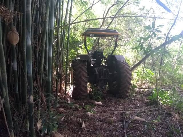 TIRO NAS COSTAS: Jovem sofre atentado a bala após pegar carona em trator