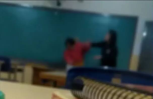 APRESSADA: Professora é agredida por aluna dentro de sala de aula em Porto Velho