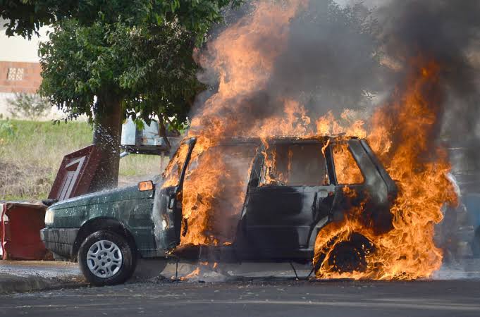 ATAQUE DE FÚRIA: PM prende homem que tentou matar atual da ex-mulher e incendiou carro