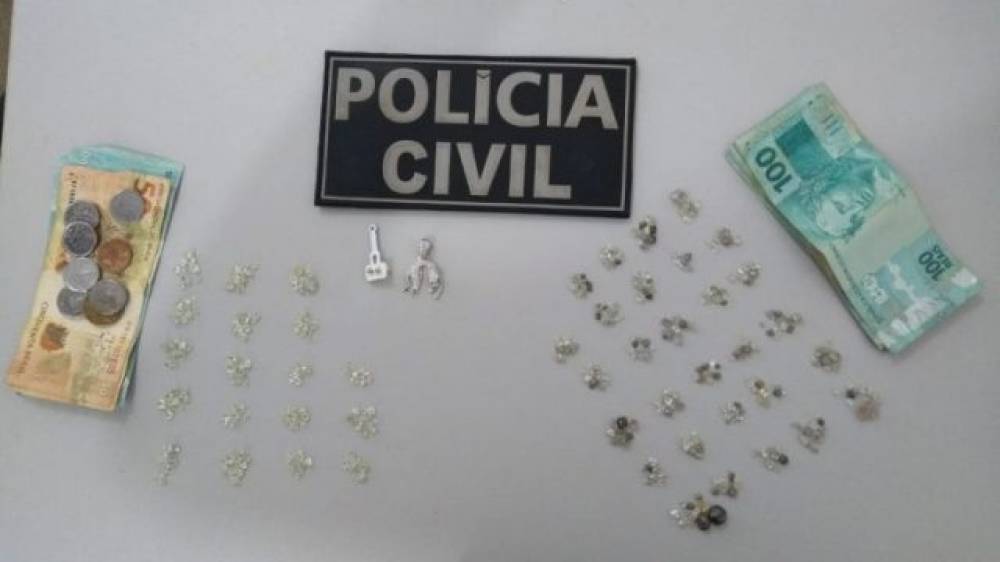 FLAGRANTE: Homens são presos com quase 500 pedras de diamante saindo de RO