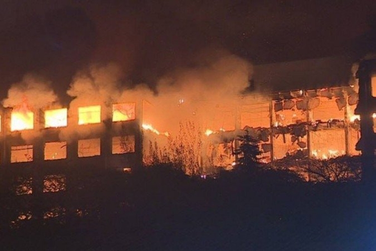 SUMIRAM: Bombeiros estão desaparecidos depois de incêndio em Porto Alegre