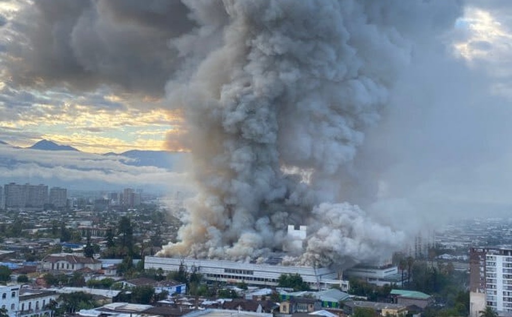 DESESPERO: Incêndio toma hospital no Chile e pacientes são transferidos