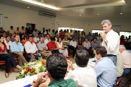 Associação dos Municípios de RO recebe apoio da ALE em encontro de Ji-Paraná