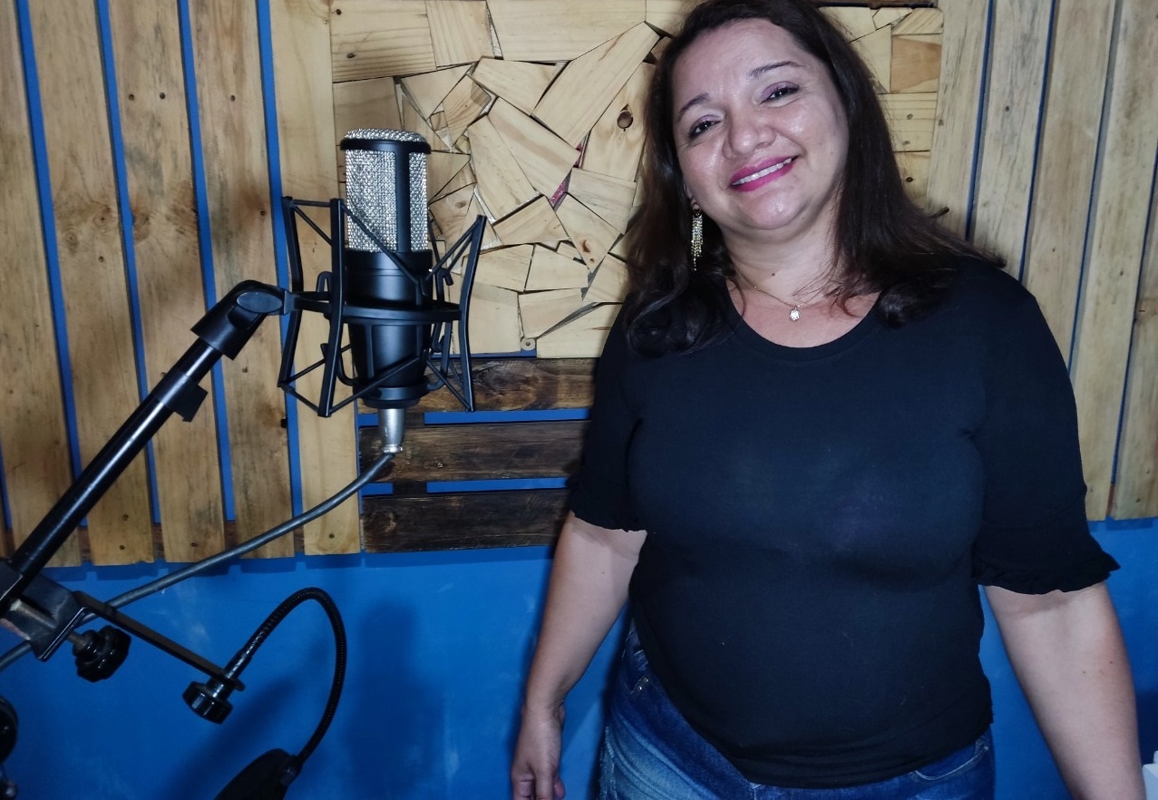 JUCE CASTRO: Cantora disponibiliza nas plataformas digitais o single 'Precisando de Você'