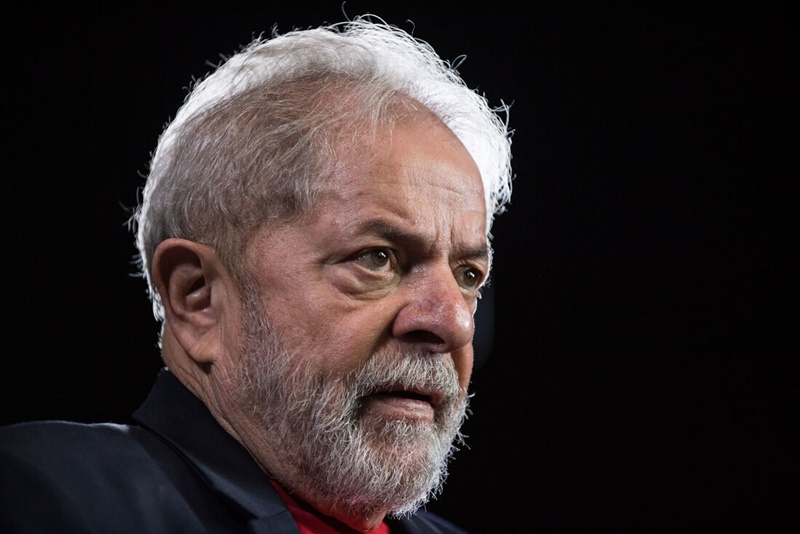 ATAQUE: Carro de Lula escapa de cerco de bolsonaristas no interior de SP