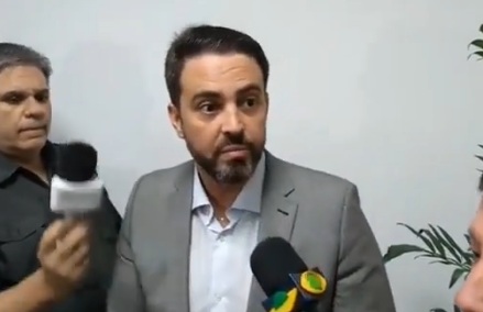 TRANSPORTE ESCOLAR: “Ninguém está acima do interesse de nossa cidade”, diz deputado Léo Moraes