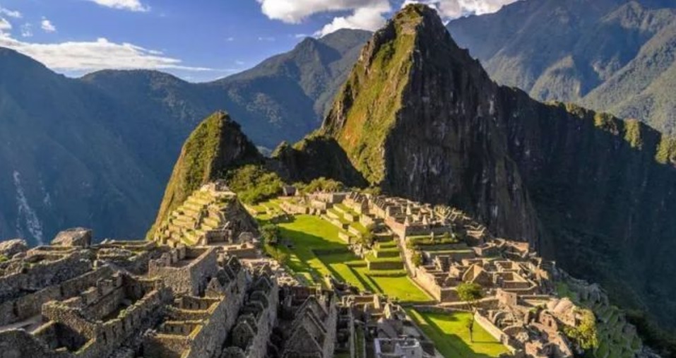 DEPORTADOS: Brasileiros que danificaram Machu Picchu são proibidos de visitar Peru por 15 anos