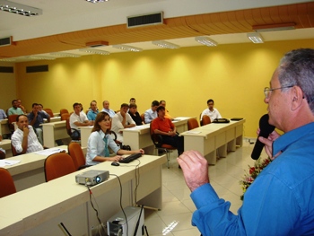 Madeireiros debatem  implantação do DOF