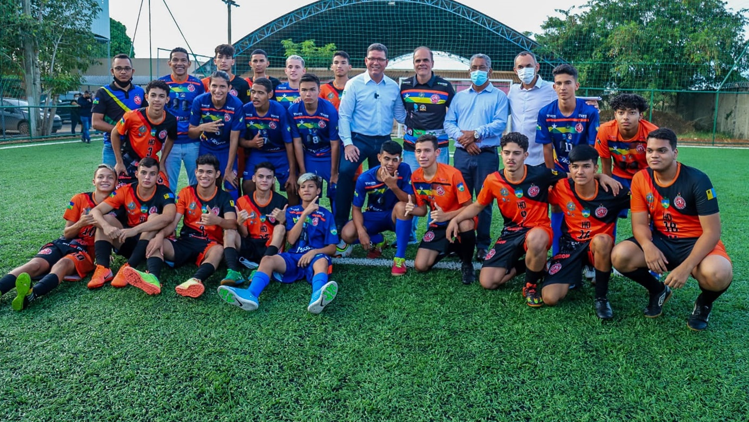INVESTIMENTOS: Alan Queiroz e Marcos Rocha estreiam campo de futebol no Major Guapindaia 