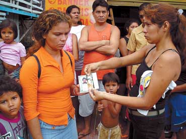 AMAZONAS - Mães denunciam seqüestro de filhos