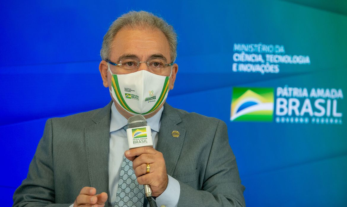 COVID-19: Marcelo Queiroga anuncia aquisição de 4,5 milhões de kits para intubação