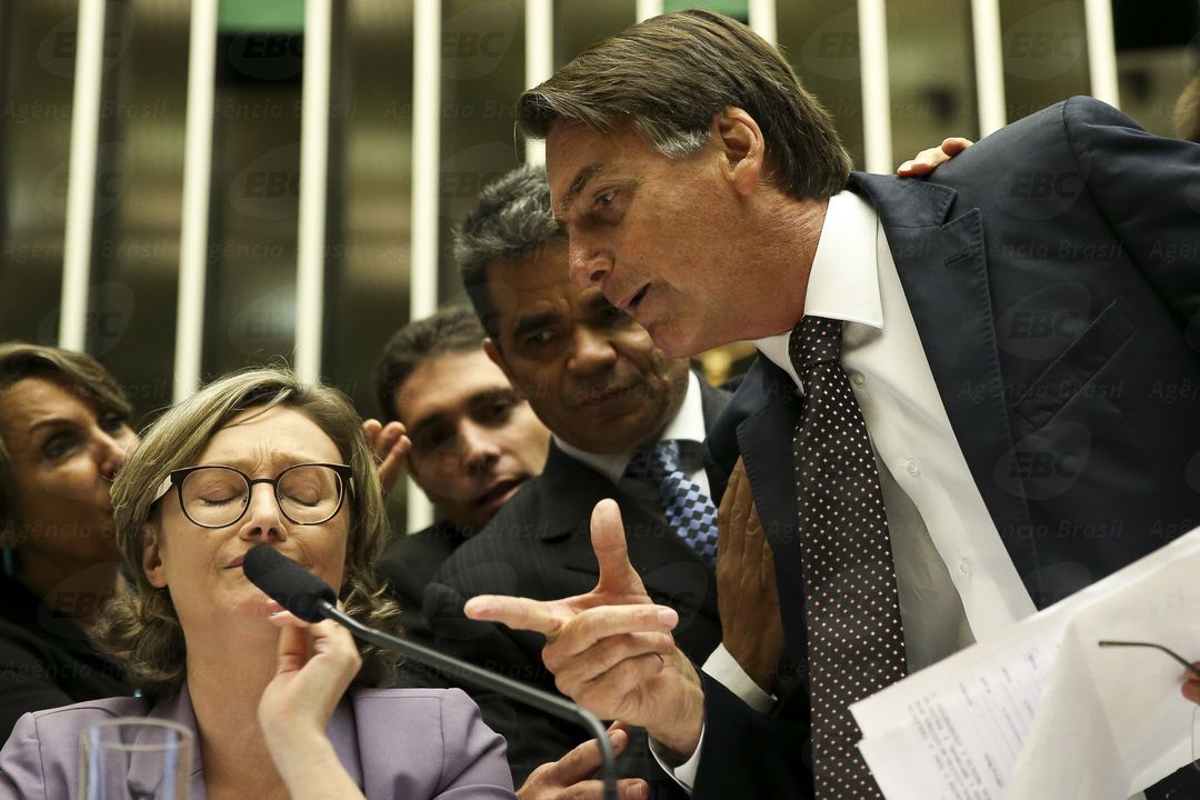 RETRATAÇÃO: Bolsonaro publica pedido de desculpas à Maria do Rosário