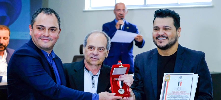 HONRA: Presidente da Alero recebe medalha do Mérito Delegado Mauro dos Santos