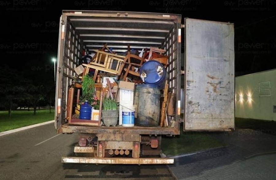 MÃE DO SECRETÁRIO: Prefeito do Pará manda buscar mudança em RO e caminhão é apreendido