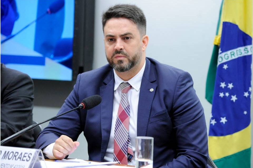 CONGRESSO: Léo Moraes protocola requerimento para debater adiamento de eleições