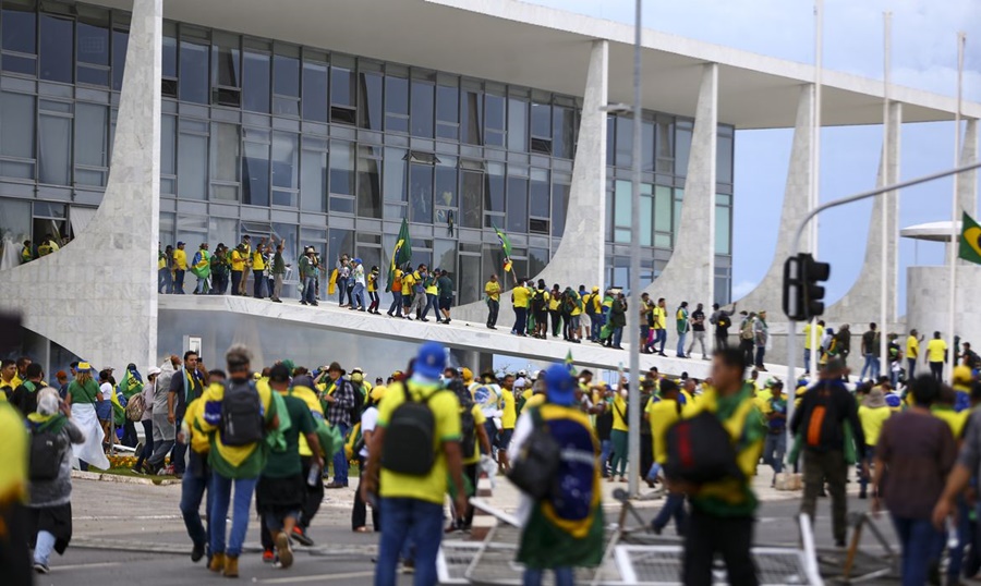 VOTO: Moraes aceita denúncia contra participantes de atos golpistas