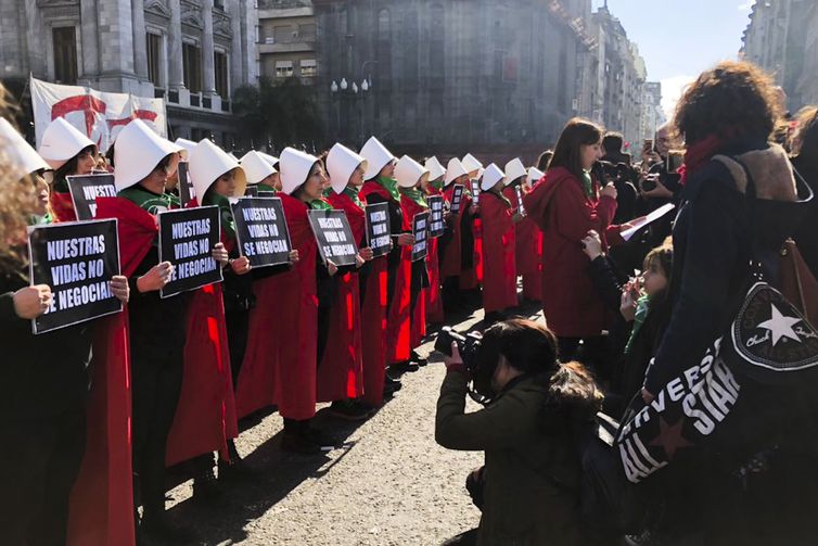 INTERNACIONAL: Senado da Argentina inicia debate sobre descriminalização do aborto