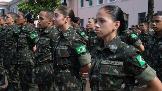 FARDADAS: Serviço militar aberto às mulheres está em discussão no Senado