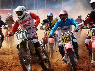 Confira álbum de fotos da categoria MX3 de motocross em Ariquemes