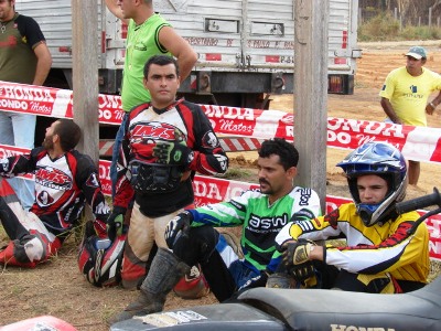 Confira álbum de fotos da categoria Nacional de motocross em Ariquemes