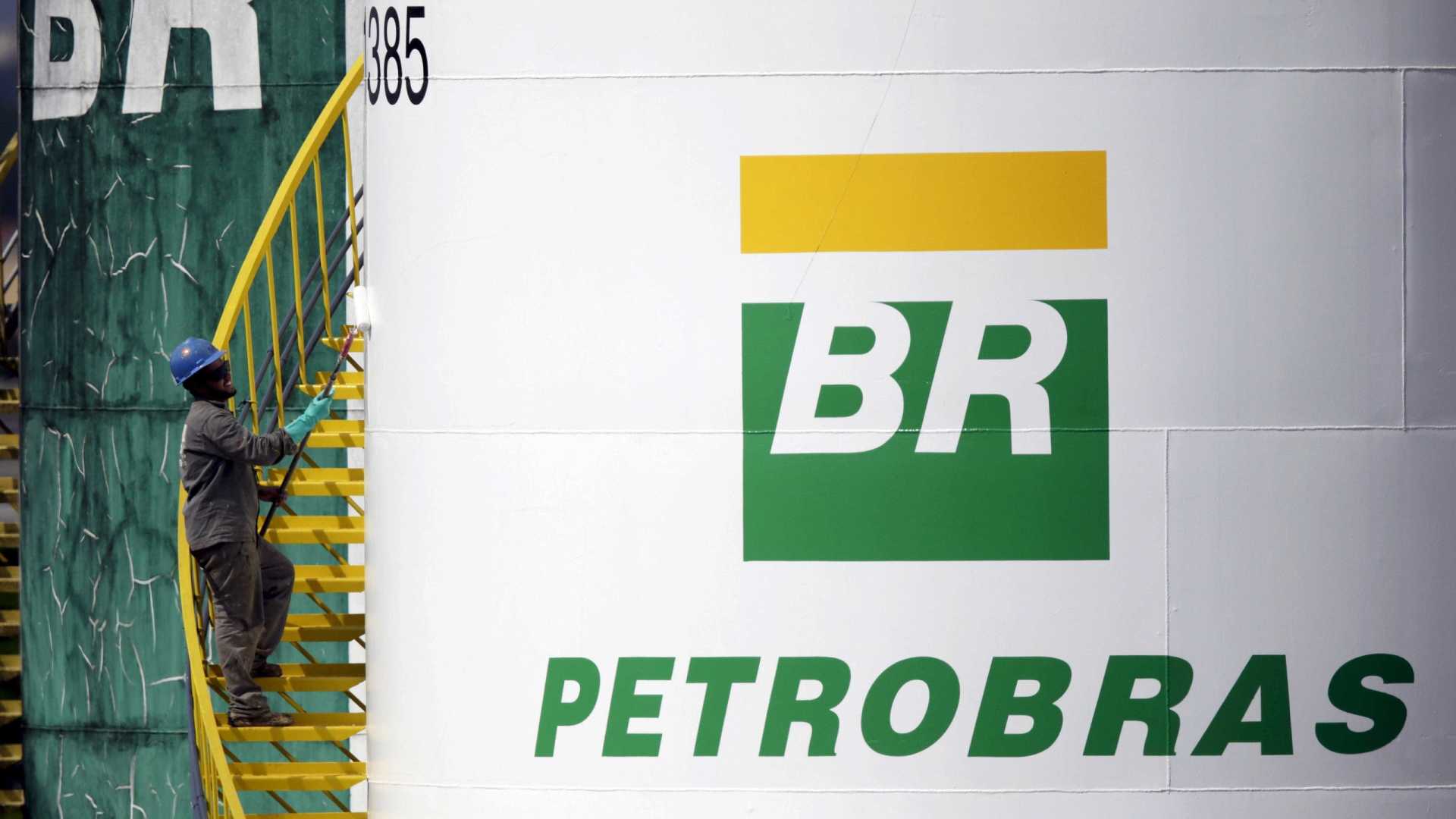 Petrobras anuncia alta de 0,35% para o diesel; gasolina fica estável