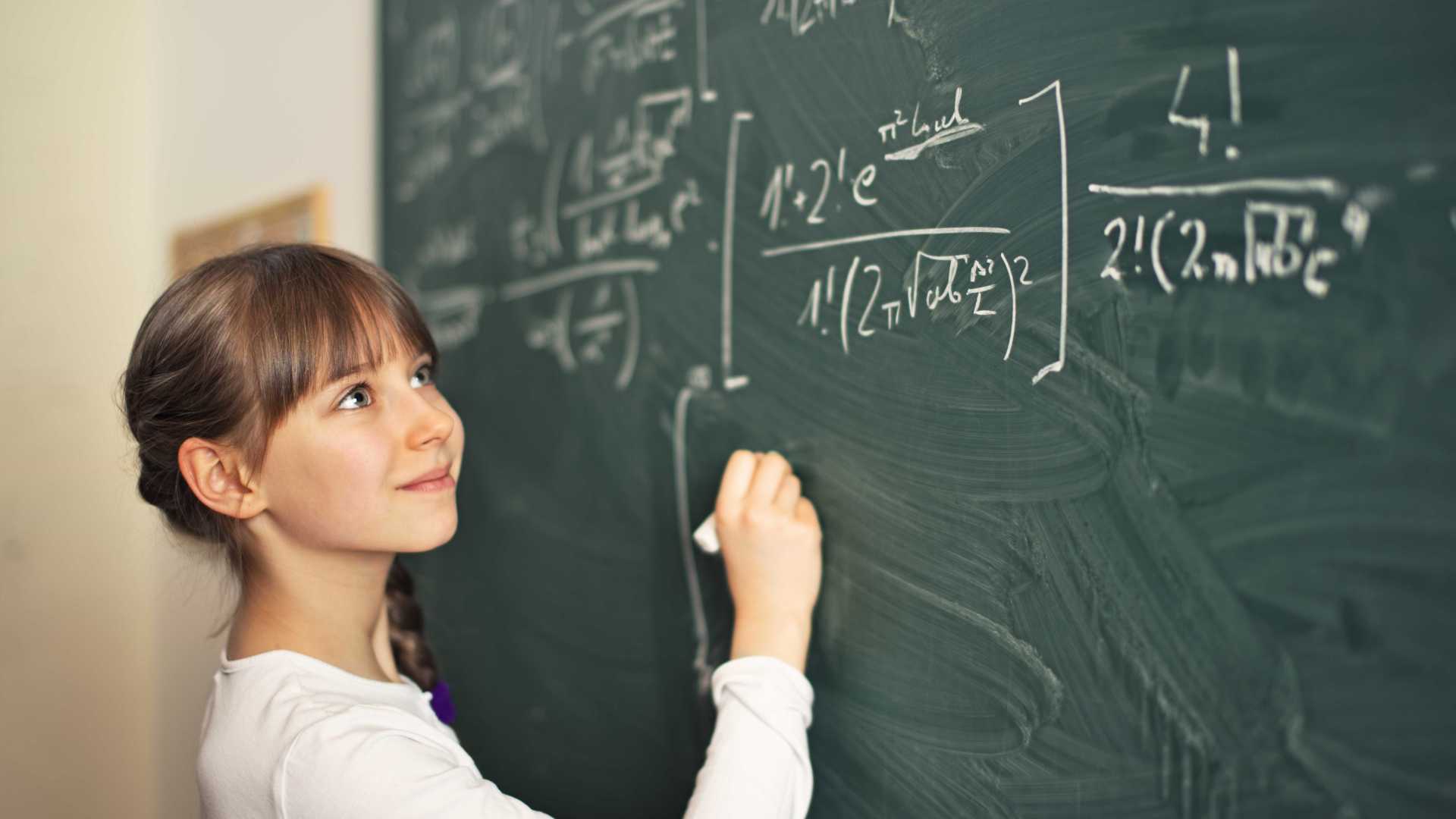 EDUCAÇÃO: Estudantes participam da segunda fase da Olimpíada de Matemática, hoje