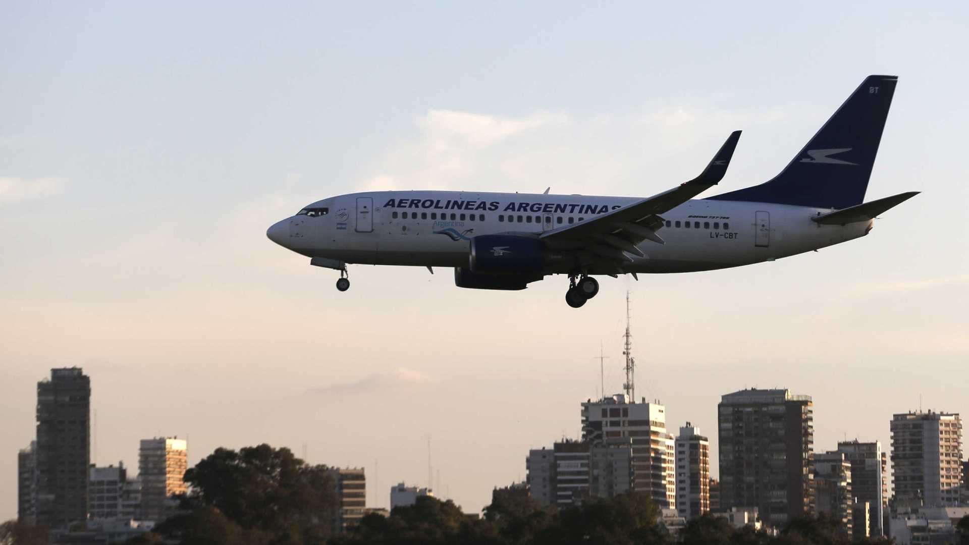 PARALISAÇÃO: Aerolíneas entram em greve na Argentina e 371 voos são cancelados