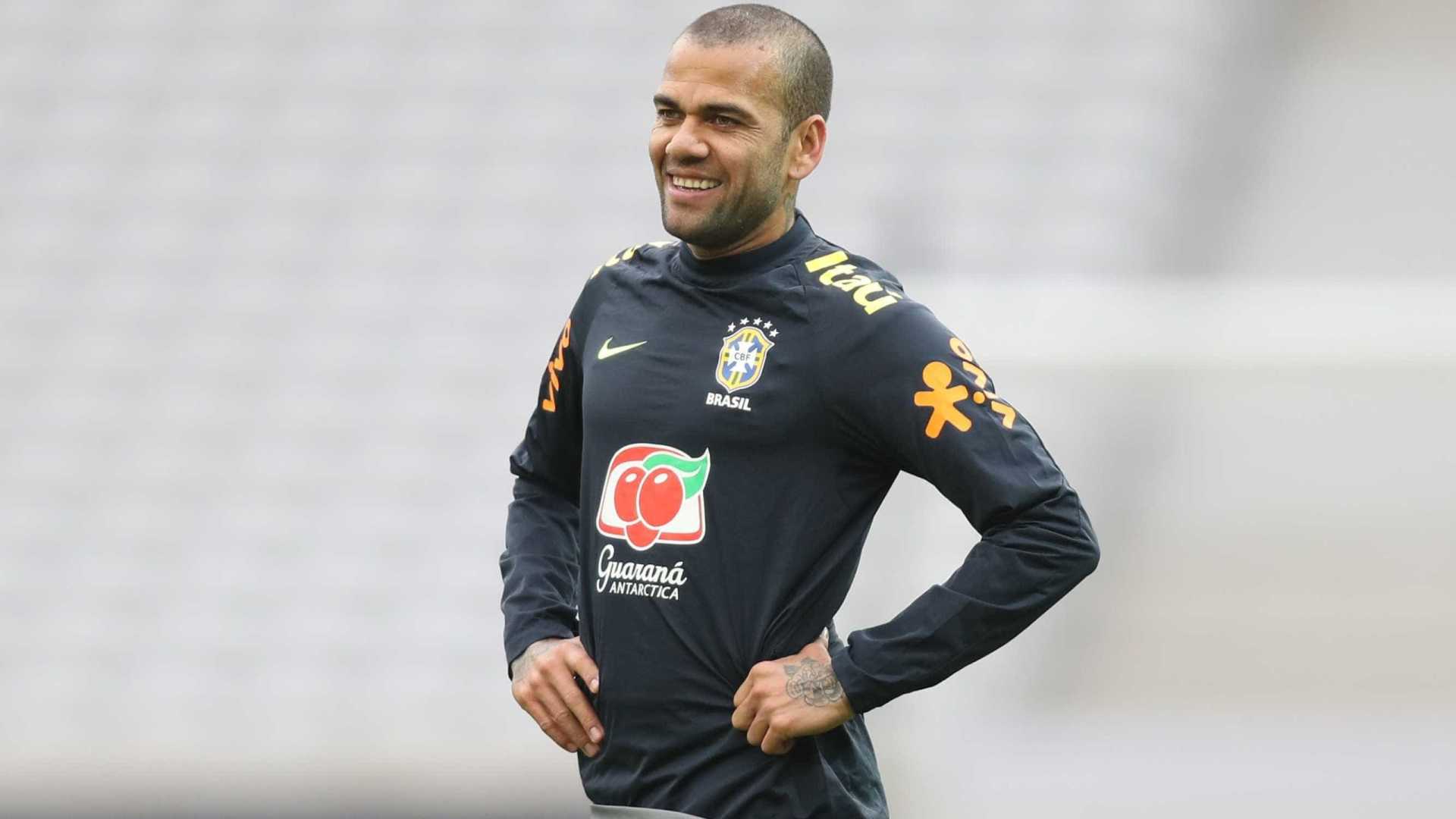 CBF já trabalha com lista de convocados para a Copa sem Dani Alves