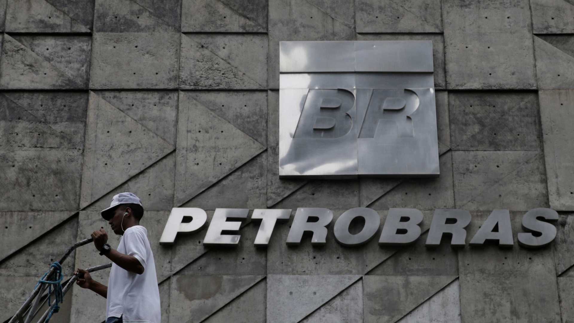 MEDIDA: Petrobras anuncia redução de 1,11% no preço da gasolina nas refinarias