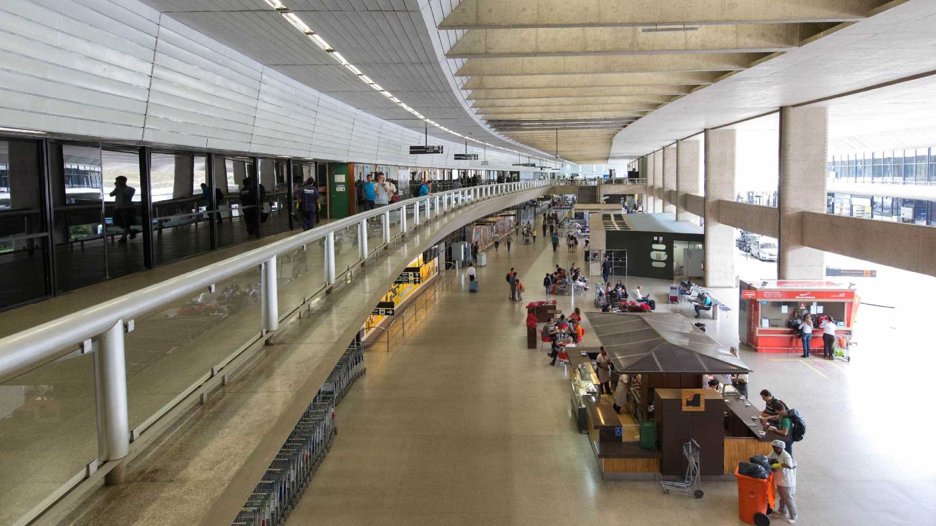 GRANDE BH: Aeroporto de Confins fecha após pouso de emergência