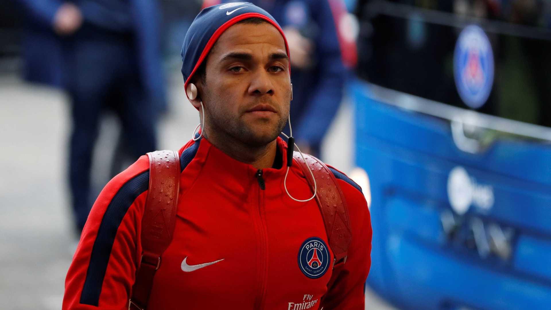 Fora da Copa do Mundo? O Dia D de Dani Alves em Paris