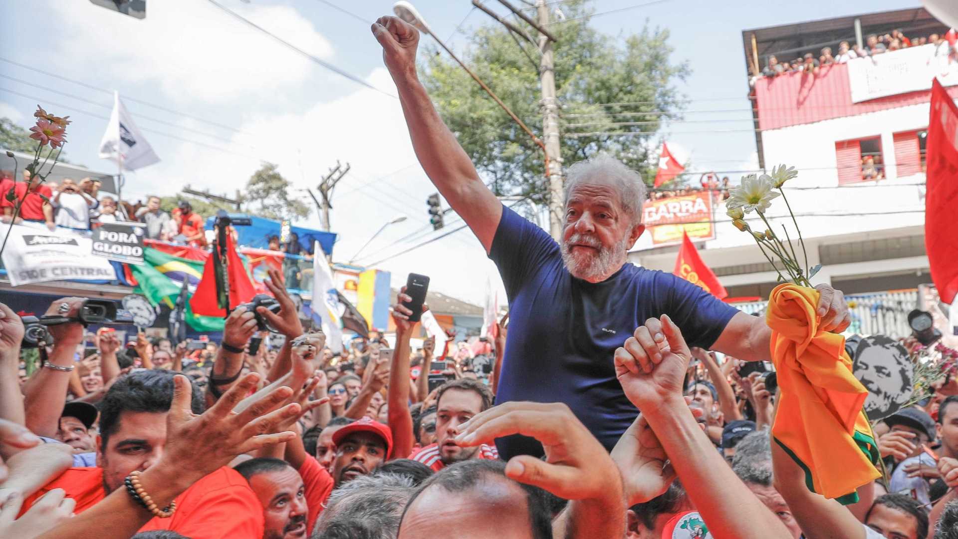 PESQUISA: Lula lidera corrida presidencial com 33% dos votos; Bolsonaro é o 2º