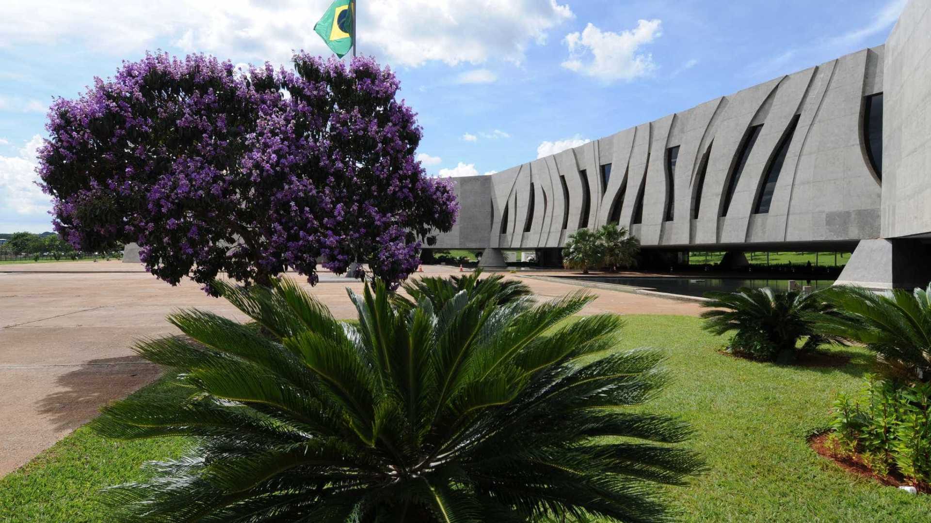 Decisão do STF divide STJ sobre foro especial a governadores