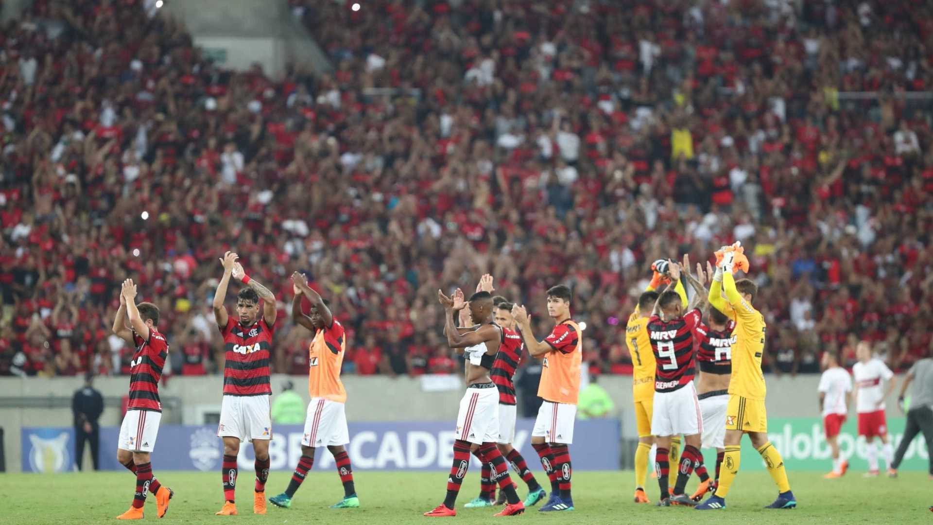 Líder do Brasileirão, Flamengo vai do protesto à euforia em 3 partidas