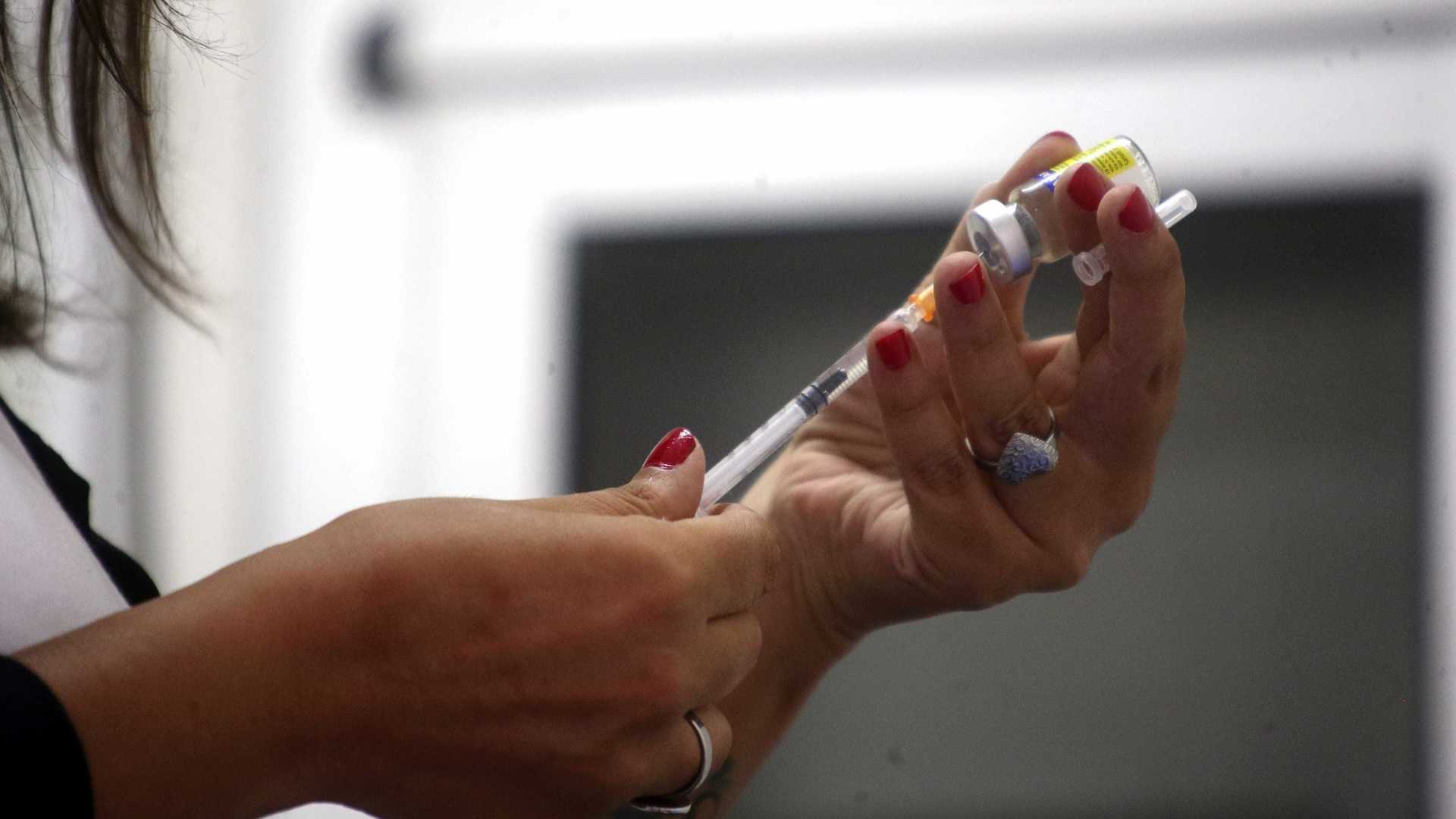 Vacinação contra gripe terá hoje 65 mil postos em todo o país