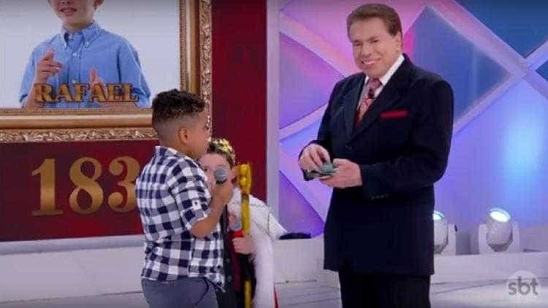 Menino perde competição, chora e comove Silvio Santos