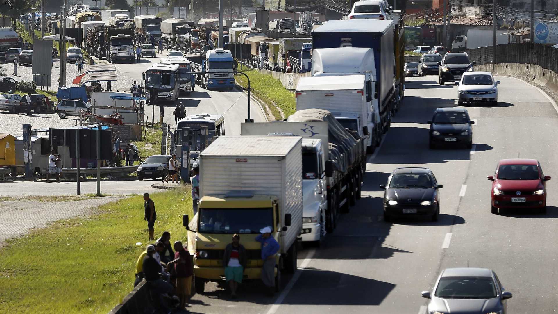 MANIFESTAÇÃO: Protesto de caminhoneiros entra no 3º dia com bloqueios em rodovias