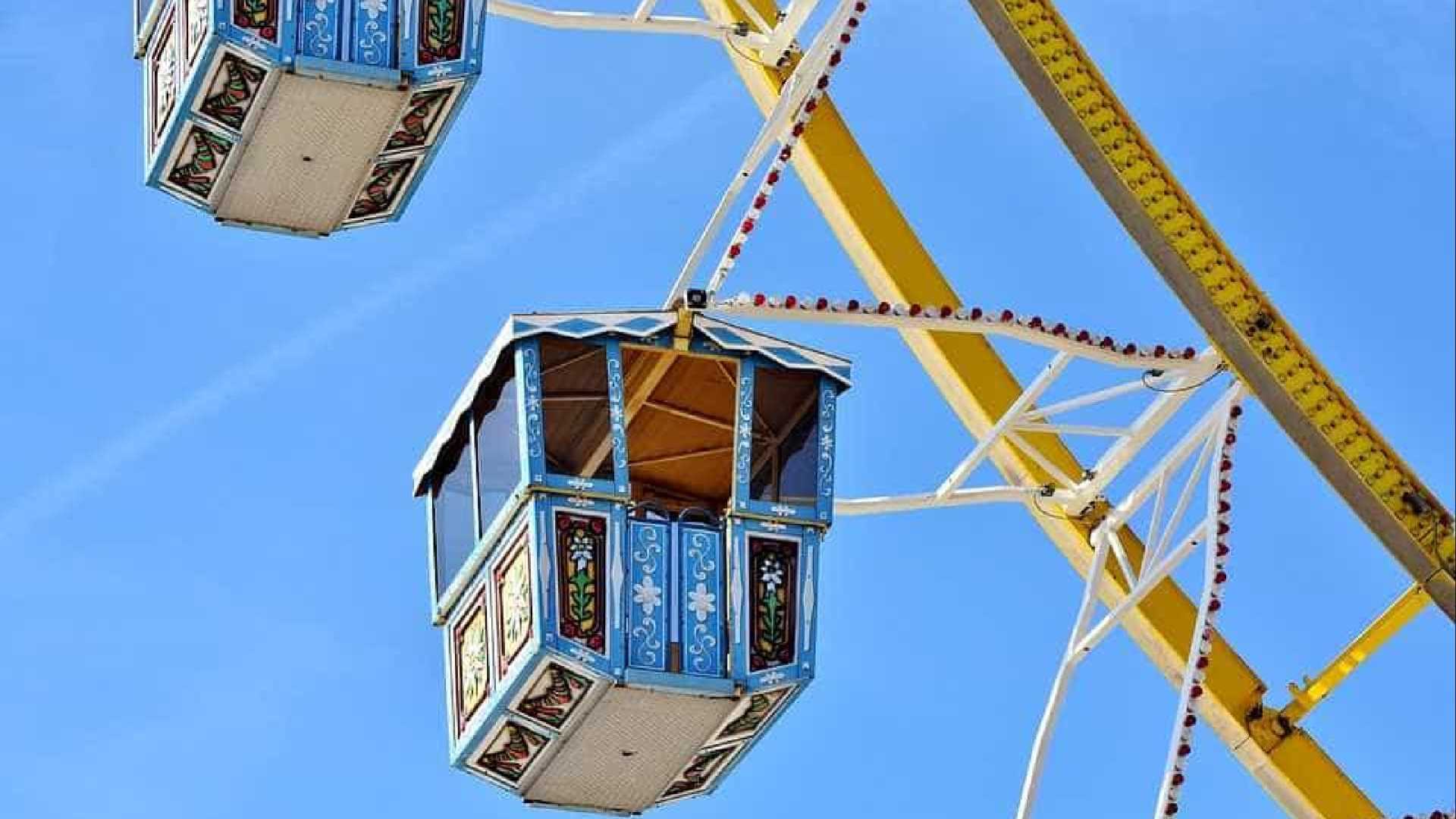 VÍDEO: Menina morre após roda gigante partir em parque de diversões