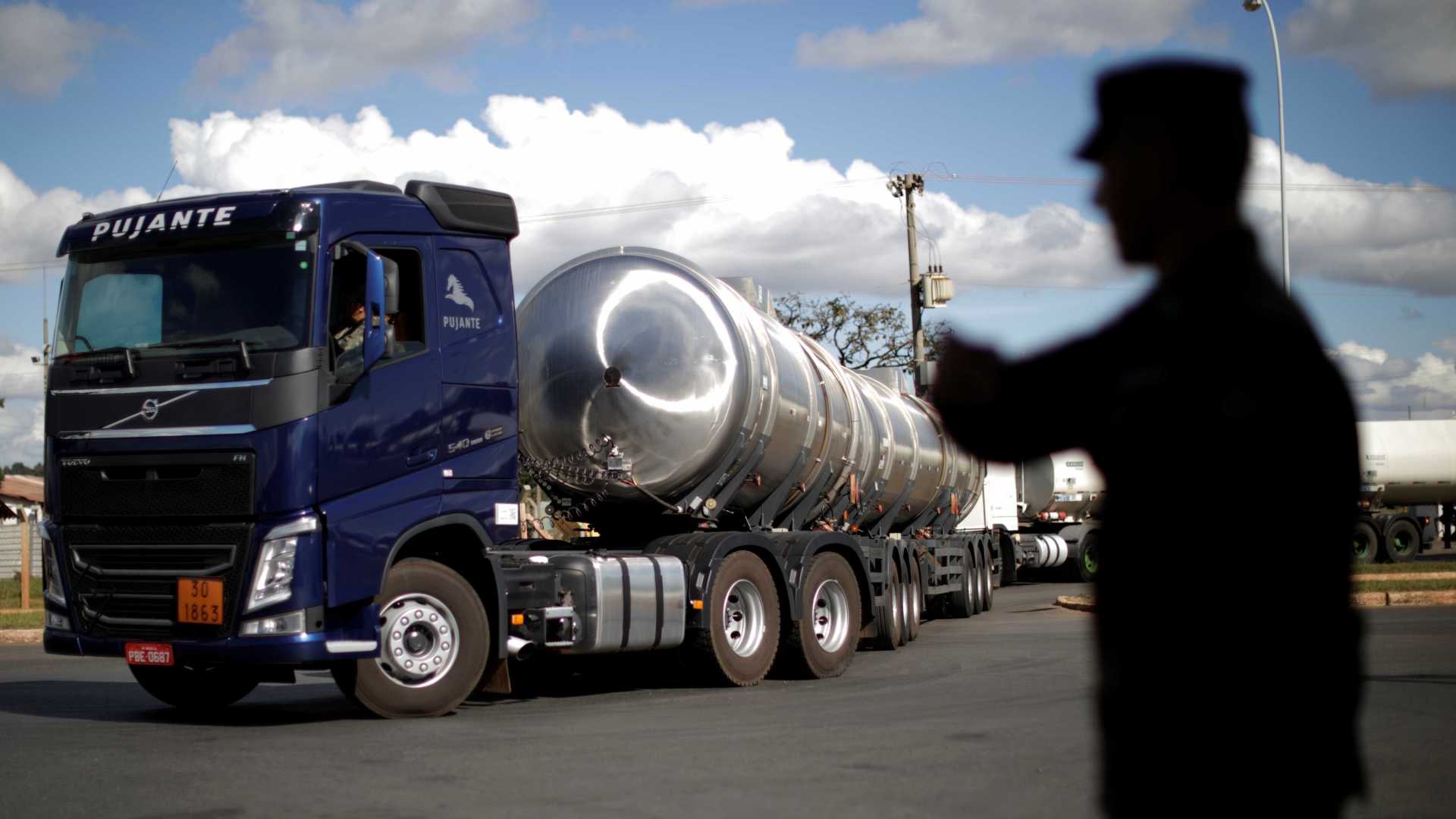 MULTA: AGU cobra R$ 141 milhões de transportadoras que descumpriram decisão