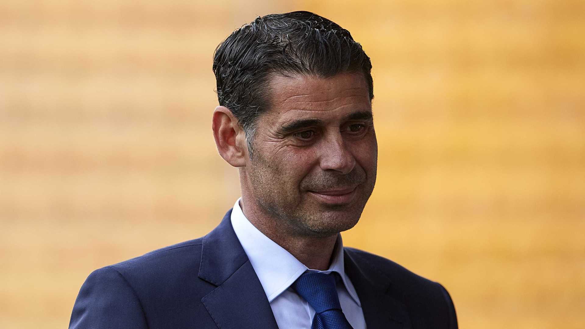 Ex-zagueiro Fernando Hierro é o novo técnico da seleção espanhola