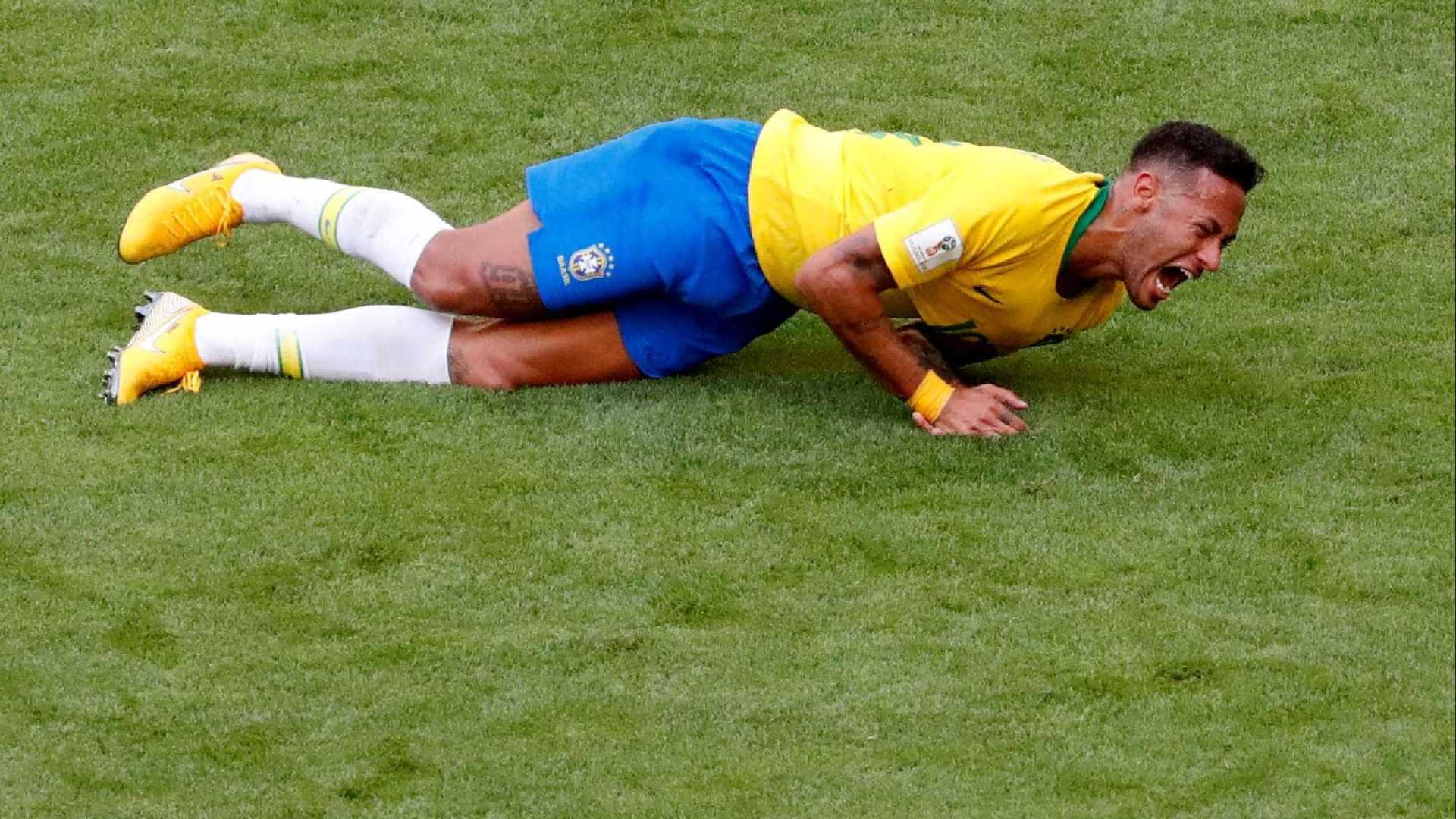 Fizeram as contas: Neymar passou 14 minutos caído no gramado dessa Copa