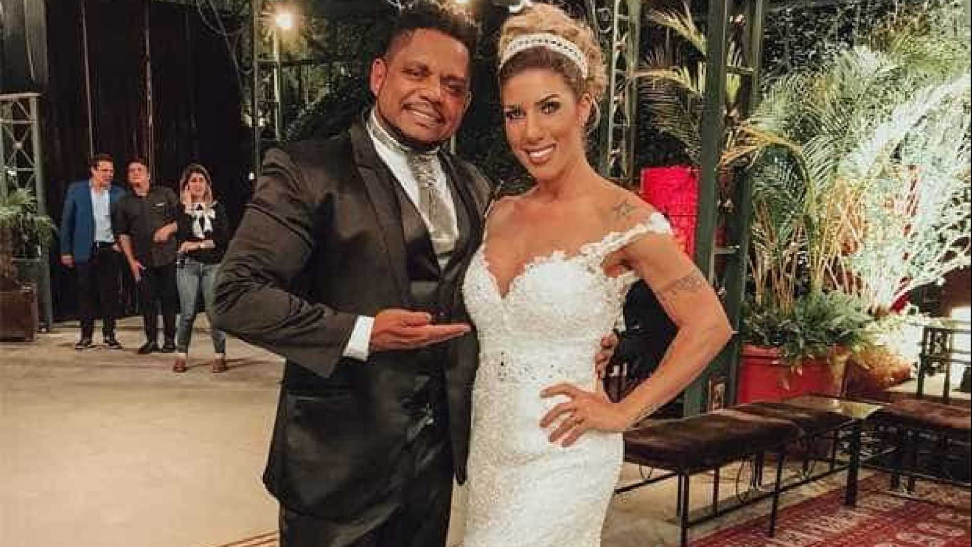 Sem saber: Tati Minerato é surpreendida com festa casamento